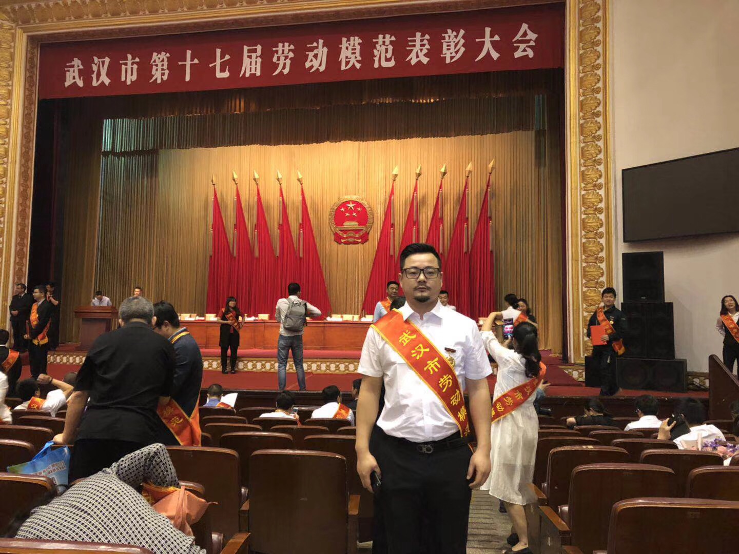 天马建设集团李生文同志荣获“武汉市第十七届劳动模范”称号